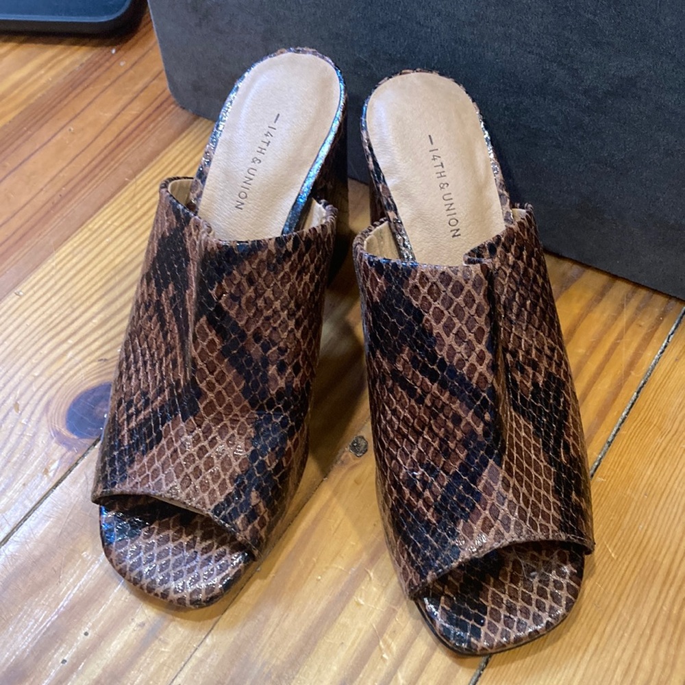 Tan/ brown faux leather sandal